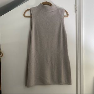 Max Studio 2 Ply Cahsmere Size M Turtleneck Sleeveless Sweater